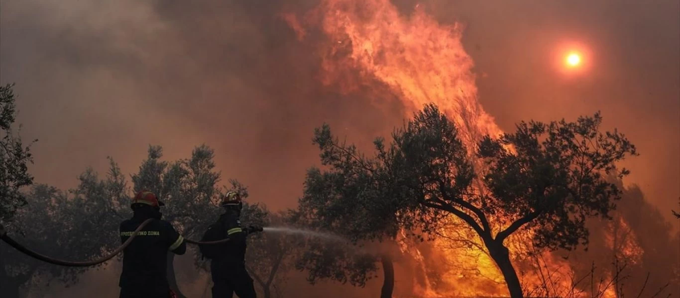 Πυρκαγιά σε δασική έκταση στον Άγιο Βλάση Σοφικού στην Κορινθία - Εκκενώνονται οικισμοί και μοναστήρι (βίντεο)